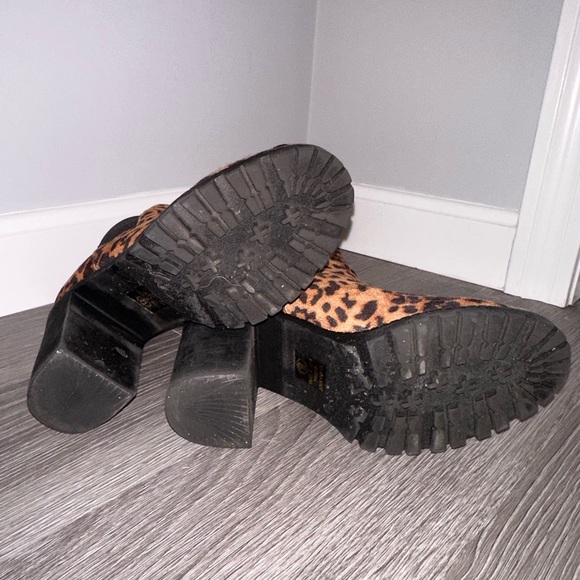 Platform Lug Bootie - Picture 4 of 5